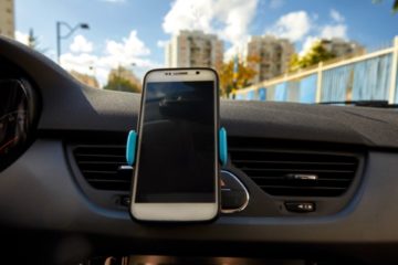 Czy warto inwestować w nawigację samochodową czy lepiej korzystać z aplikacji na telefonie? 9