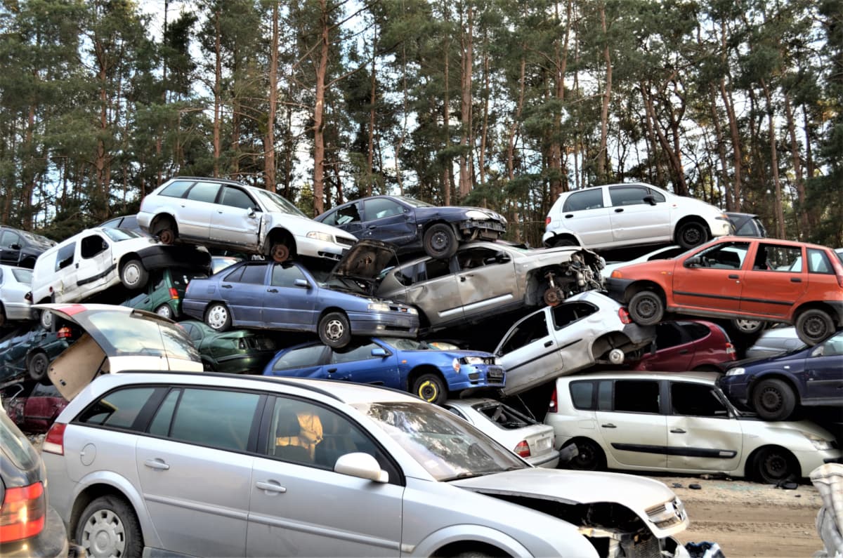 Jak przebiega złomowanie auta od strony prawnej oraz fizycznej? 10