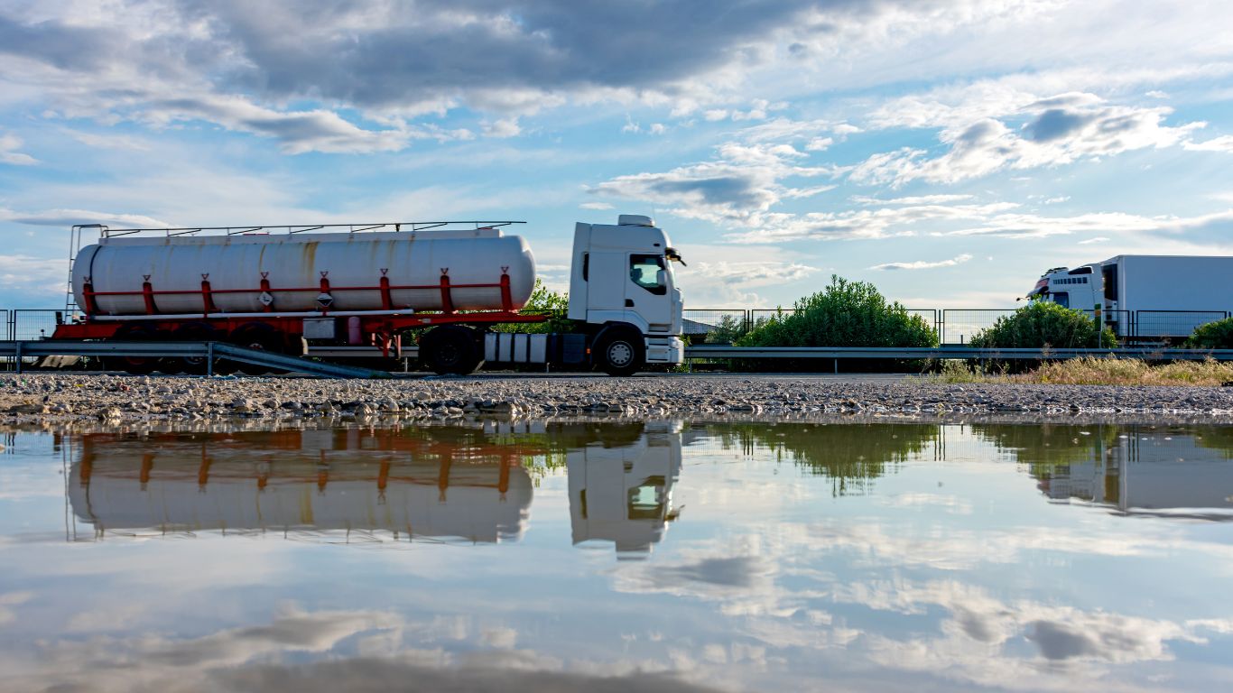 Przewóz materiałów niebezpiecznych - gdzie uzyskać uprawnienia ADR? 10